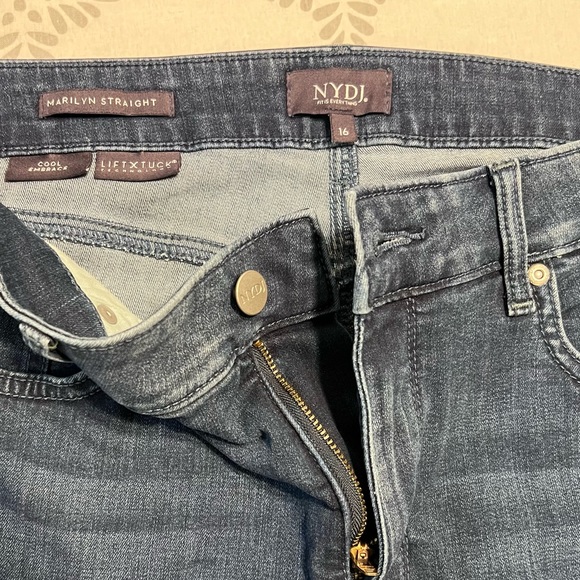 NYDJ Marilyn Straight Lift and Tuck Dark Wash Denim Cropped Capri Jeans Sz 16 - Picture 9 of 11